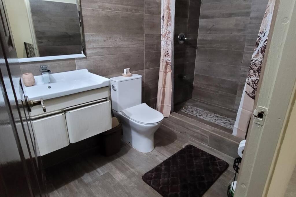 Villa Travelholics Getaways Piarco Esterno foto