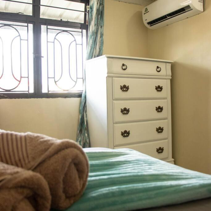 Villa Travelholics Getaways Piarco Esterno foto