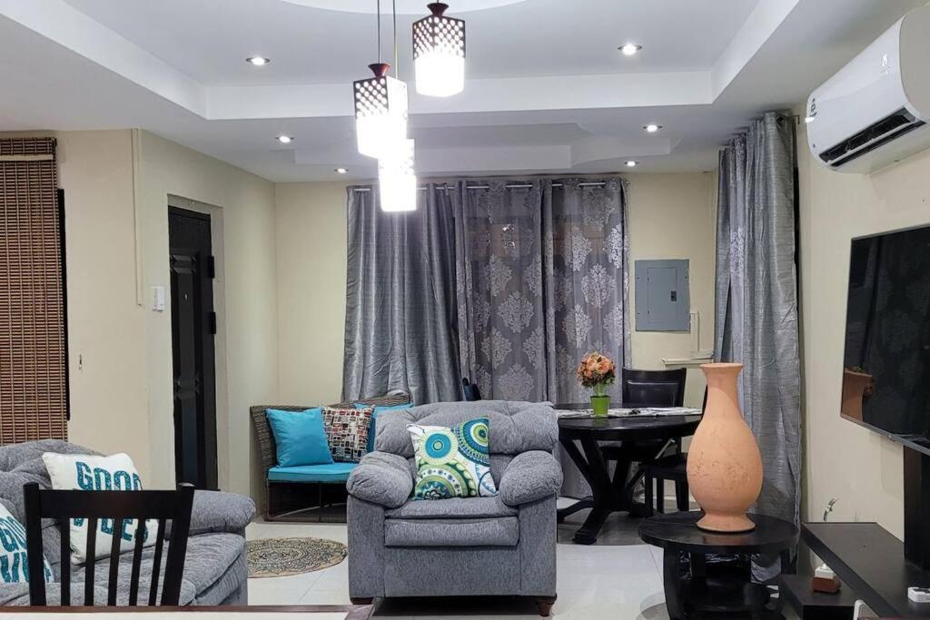 Villa Travelholics Getaways Piarco Esterno foto